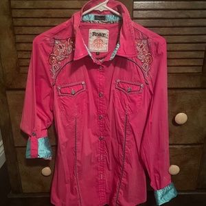 ROAR shirt from the Buckle.